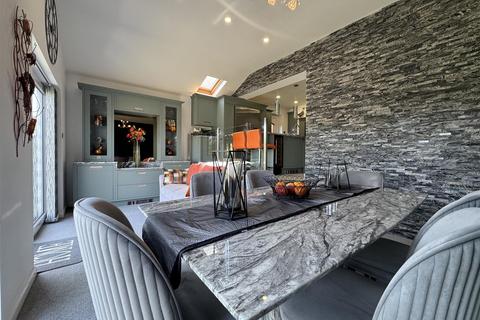 3 bedroom detached house for sale, Woodlands Drive, Skelmanthorpe, Huddersfield HD8 9DB