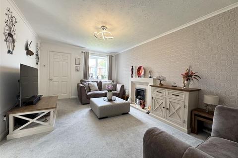 3 bedroom detached house for sale, Woodlands Drive, Skelmanthorpe, Huddersfield HD8 9DB
