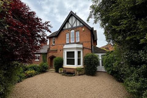 4 bedroom semi-detached house for sale, Lutterworth Road, Aylestone LE2