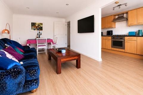 2 bedroom apartment to rent, Oliver Avenue, South Norwood