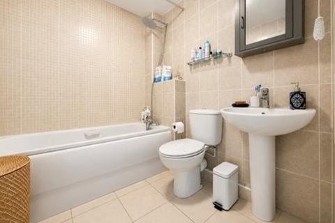 2 bedroom apartment to rent, Oliver Avenue, South Norwood