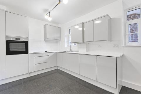 3 bedroom flat for sale, Ledbury House, East Dulwich Estate, London, SE22