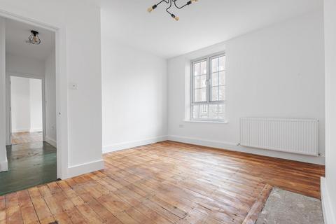 3 bedroom flat for sale, Ledbury House, East Dulwich Estate, London, SE22
