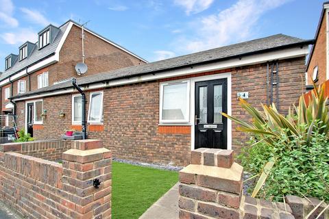 1 bedroom bungalow for sale, Chapel Grove, Addlestone, Surrey, KT15