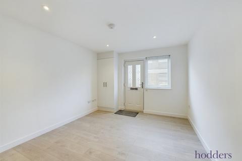 1 bedroom bungalow for sale, Chapel Grove, Addlestone, Surrey, KT15