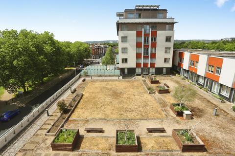 2 bedroom flat for sale, Albemarle Road, Beckenham, BR3