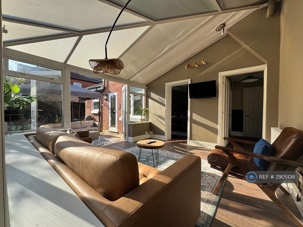 House in Southampton, Waterside Park, Woolston - More