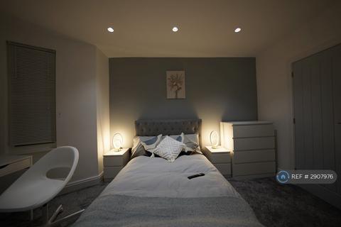1 bedroom in a house share to rent, Gosbrook Road, Caversham, Reading, RG4