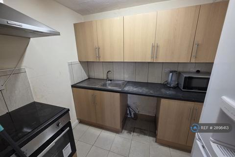 2 bedroom flat to rent, Redwood Grove, Bedford, MK42
