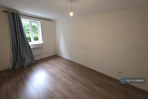 2 bedroom flat to rent, Redwood Grove, Bedford, MK42