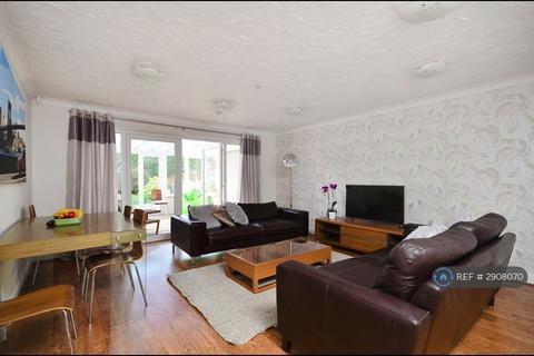 1 bedroom in a house share to rent, Staines Road West, Ashford, TW15