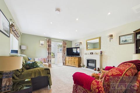 2 bedroom semi-detached house for sale, London Road, Battle