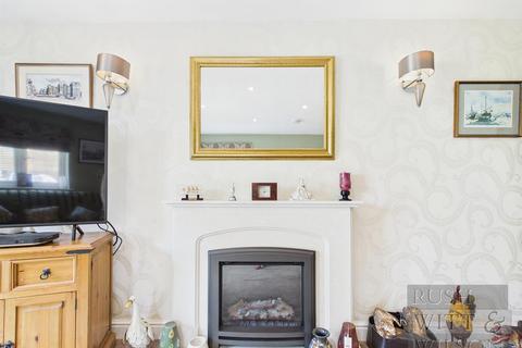 2 bedroom semi-detached house for sale, London Road, Battle