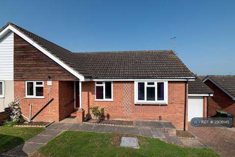 3 bedroom bungalow to rent, Lenham Way, Basildon, SS13
