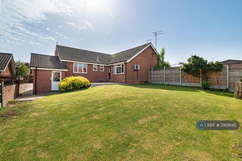 3 bedroom bungalow to rent, Lenham Way, Basildon, SS13