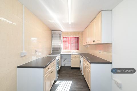 3 bedroom bungalow to rent, Lenham Way, Basildon, SS13