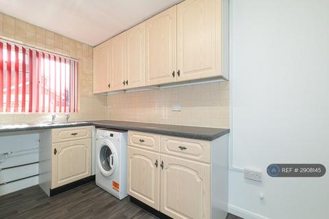 3 bedroom bungalow to rent, Lenham Way, Basildon, SS13