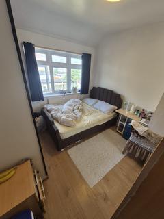 1 bedroom in a house share to rent, Sheldon Rd, London, RM9