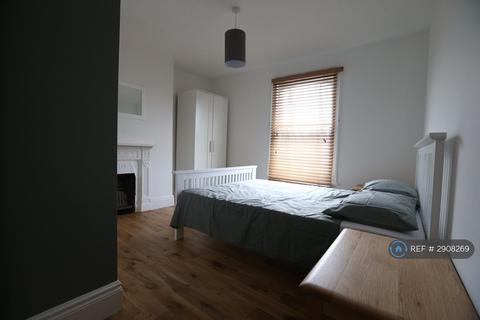 6 bedroom end of terrace house to rent, Cranbrook Road, London, SE8