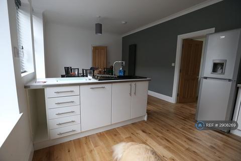 6 bedroom end of terrace house to rent, Cranbrook Road, London, SE8