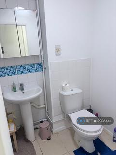 1 bedroom in a flat share to rent, Bawtree Road, Uxbridge, UB8