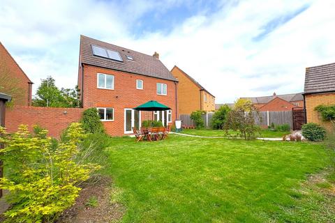 5 bedroom detached house for sale, Cestrum Crescent, Evesham
