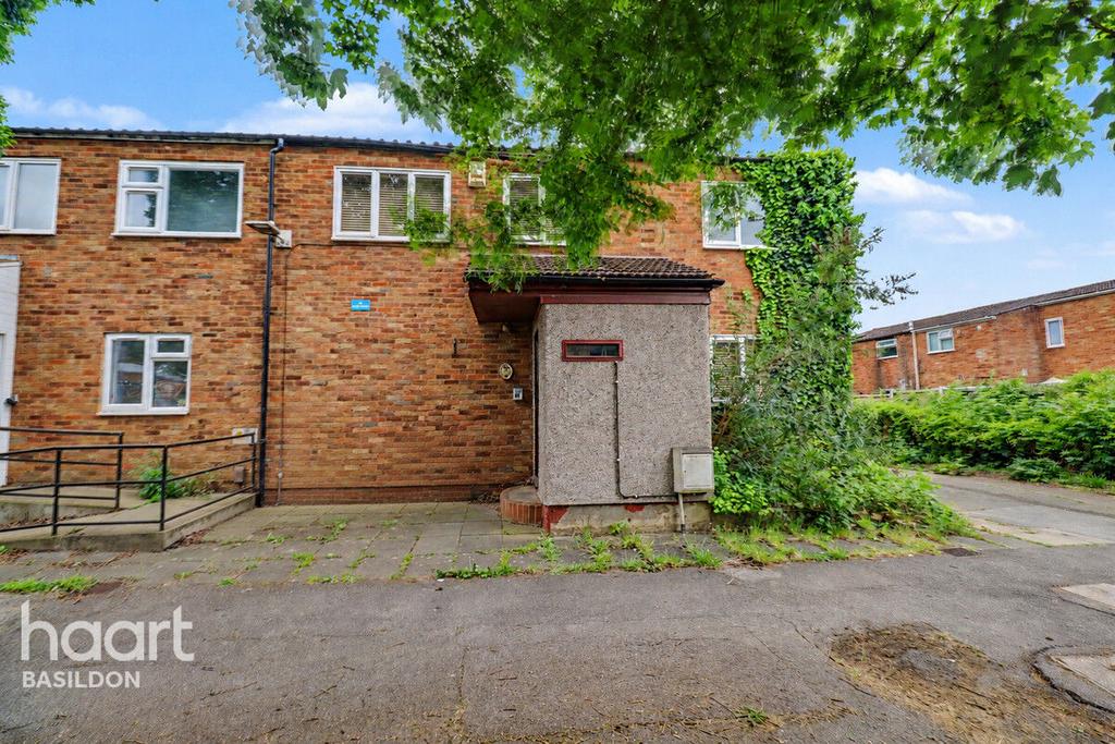Maydells Basildn Maydells, Basildon 3 bed end of terrace house for sale - £270,000