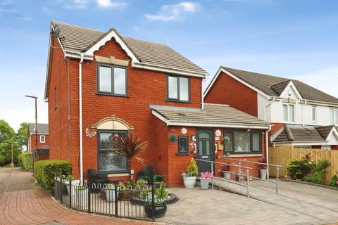 4 bedroom detached house for sale, Rhodfa Sweldon, Barry