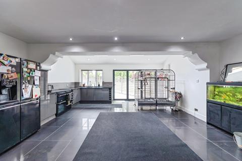 6 bedroom semi-detached house for sale, Warwick Road, Acocks Green, Birmingham, West Midlands, B27