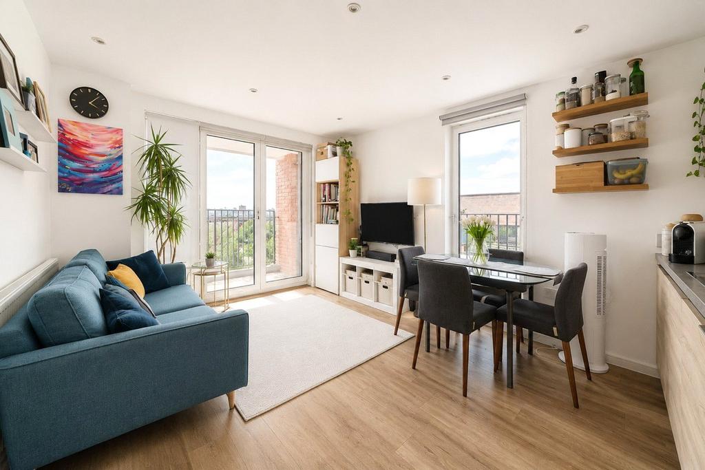 2 bedroom flat for sale