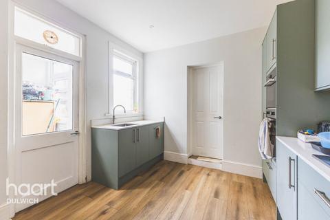 3 bedroom terraced house for sale, Ivydale Road, London