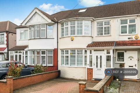 4 bedroom terraced house to rent, Barmouth Avenue, Greenford, UB6