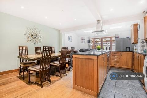 4 bedroom terraced house to rent, Barmouth Avenue, Greenford, UB6