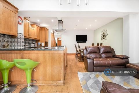 4 bedroom terraced house to rent, Barmouth Avenue, Greenford, UB6