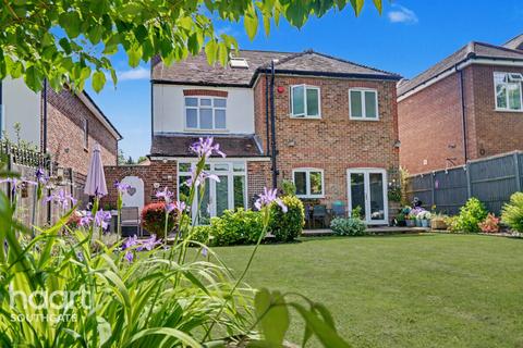 Spring Court Road, Enfield