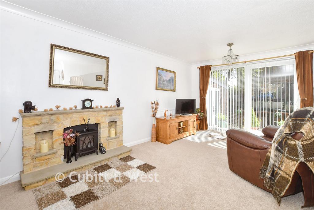 Hydehurst Close, Crowborough TN6 4 bed link detached house - £347,000