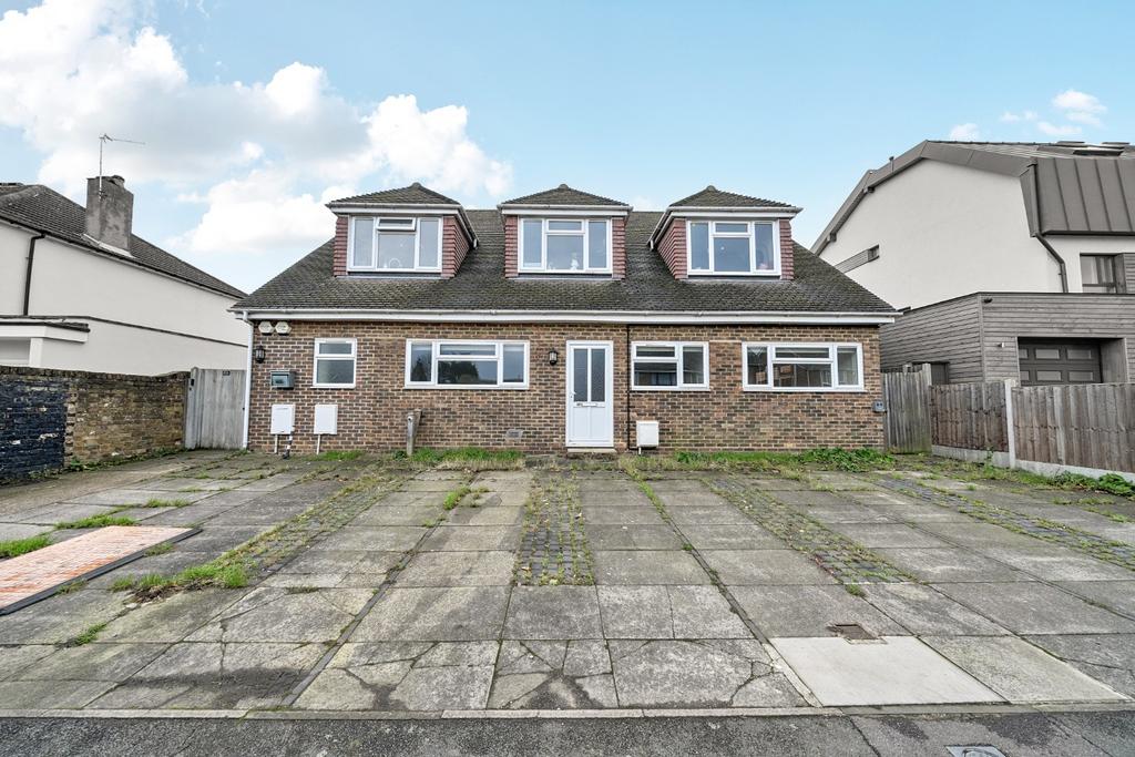 Detached house exterior, driveway