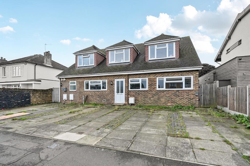 Detached house exterior, driveway