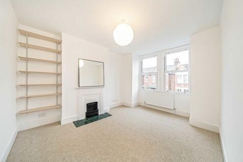 3 bedroom flat to rent, Deacon Road, London NW2