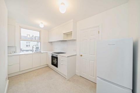 3 bedroom flat to rent, Deacon Road, London NW2