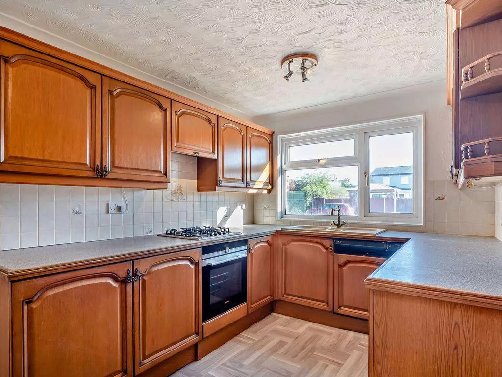 Daniel Close, Grays 3 bed terraced house to rent - £1,850 pcm