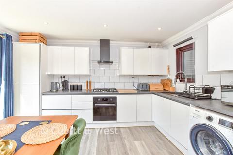 3 bedroom end of terrace house for sale, Martlet Close, Chichester PO19
