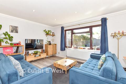 3 bedroom end of terrace house for sale, Martlet Close, Chichester PO19