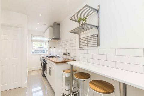 2 bedroom flat to rent, Harrington Road, London