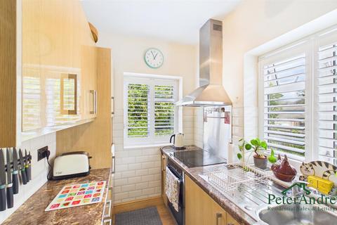 3 bedroom ground floor flat for sale, The Drive, London