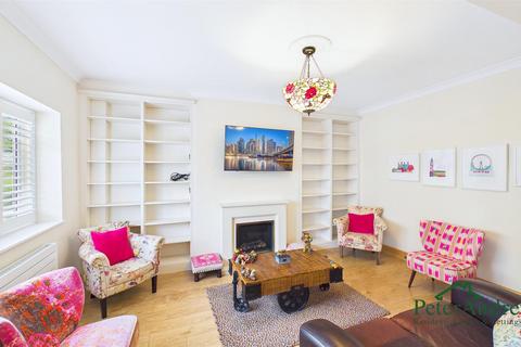 3 bedroom ground floor flat for sale, The Drive, London