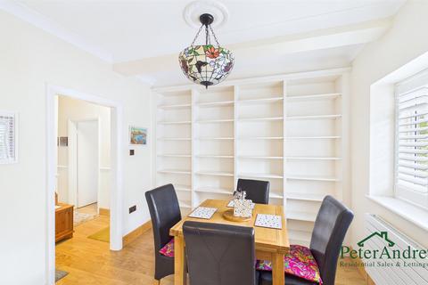 3 bedroom ground floor flat for sale, The Drive, London