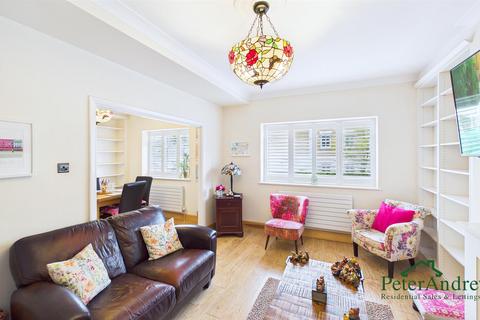 3 bedroom ground floor flat for sale, The Drive, London