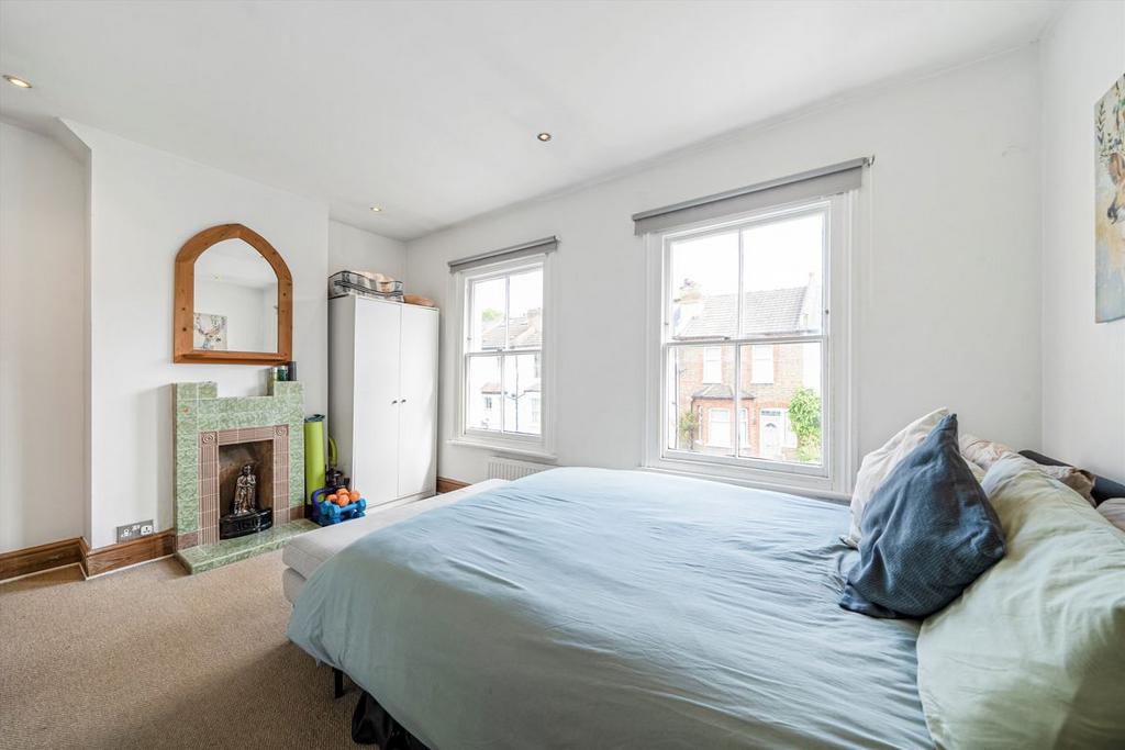 Bedroom, fireplace