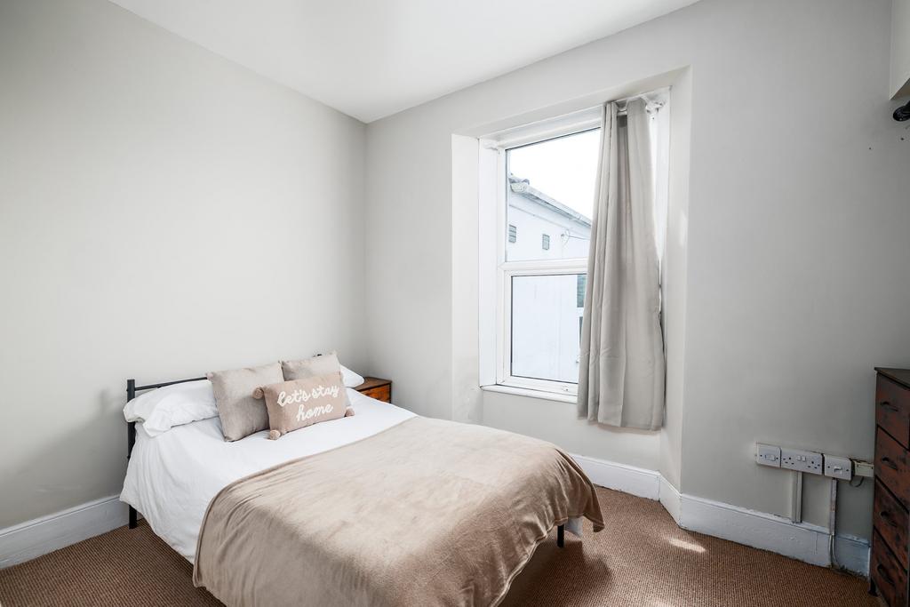 1 bedroom in a house share to rent